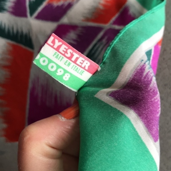 Vintage rectangular made in Italy scarf - Picture 4 of 8